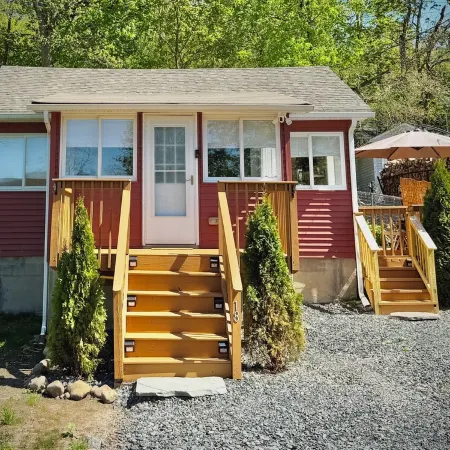 Charming 2-bedroom house in Greenwood Lake with Central AC/Heat