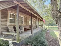 Peaceful 2BR Cabin Retreat in Tifton-Shady Pondside Getaway on Quiet Dirt road