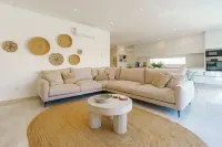 Paradise Villa, luxury villa near the beach