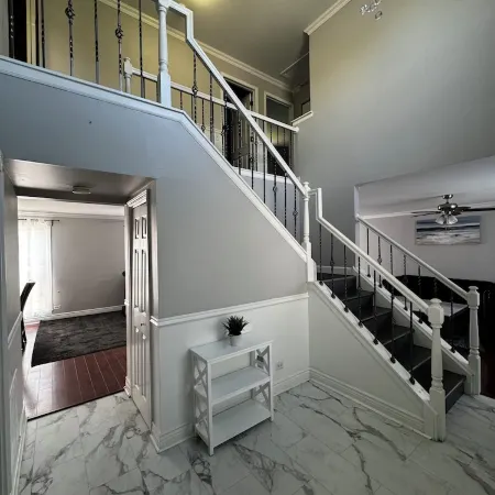 Modern Suburban Oasis- 14 guest House. Family Friendly! Отели в г. Элджин