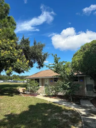 Cosy vacation cottage within walking distance of beautiful Lake Louisa