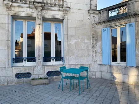 Charming apartment in a house with character Отели в г. Сюржер