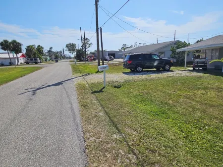 4-bedroom house in charming Englewood with WiFi, AC. Relax and unwind Отели в г. Гров-Сити