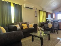 Charming 2-bedroom house with WiFi, AC in Phoenix Park Portmore. Hotels in Hellshire