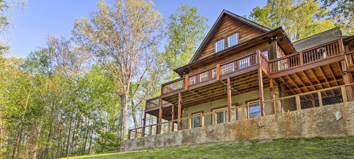 Lakefront South Carolina Abode w/ Deck & Boat Dock Hotels in Oconee County