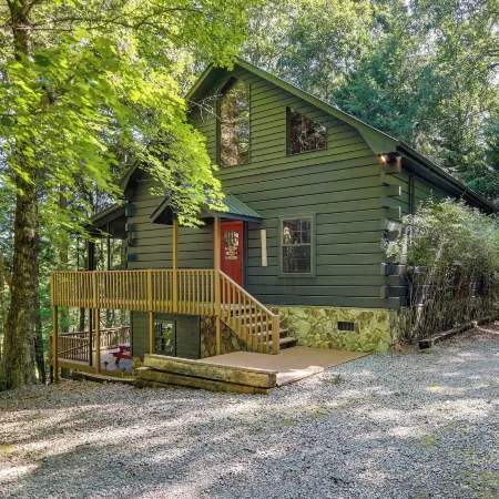 Luxe Fightingtown Creek Cabin: 2 King Suites & Spa