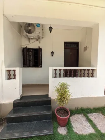 Vinsons Cottages Отели в г. Colva