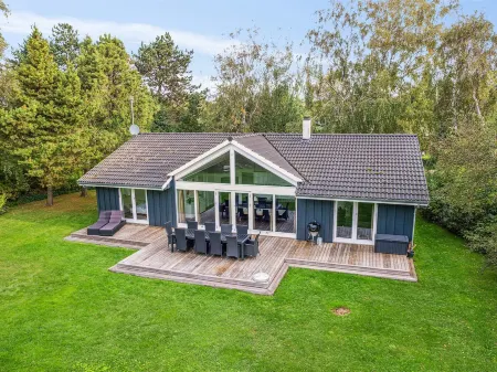 "Josina" - 675m from the Sea Отели в г. Нюкёбинг