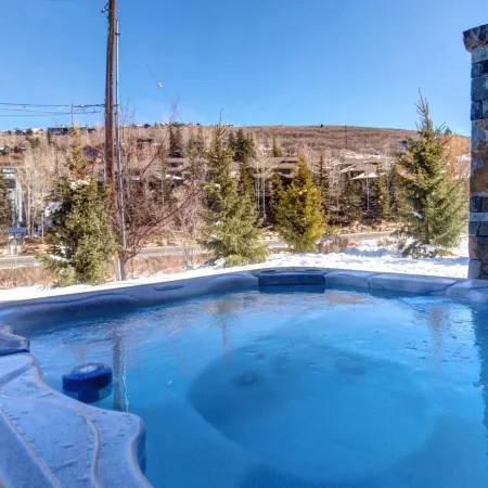 Walk to Free Bus Main St Hot Tub Prh-685 by Kbm