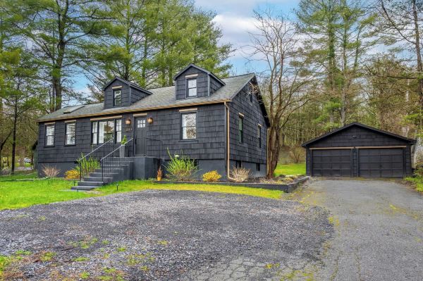 Charcoal Chalet by AvantStay