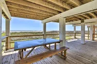 Gulf-View Home w/ Dog Run in Surfside Beach! - WiFi
