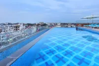 Country Inn Premier Amritsar, 10 Min from Golden Temple - สระว่ายน้ำบนดาดฟ้า