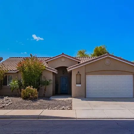Snowbirds & Families - Large Covered Patio - Pet Friendly - Cabletv - Sleeps 6