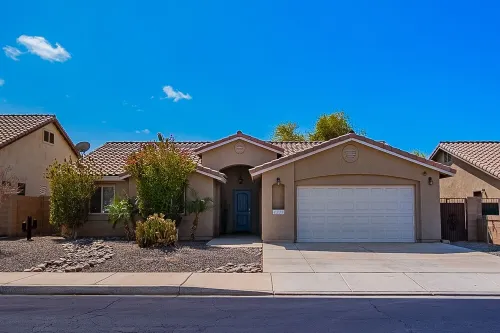 Snowbirds & Families - Large Covered Patio - Pet Friendly - Cabletv - Sleeps 6