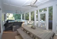 비치에서 몇 분 거리, 펫프렌들리 아일랜드 타임