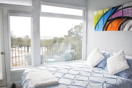 Contemporary Mountain Home With Panoramic Views Отели в г. Сагуач Каунти