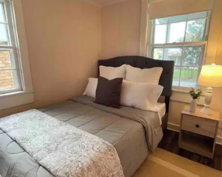 Cheerful 2-bedroom Edenton bungalow getaway Hotels in Edenton
