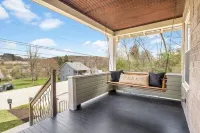 Family and 🐕 friendly☆3BR house☆Porch swing☆Mars☆PGH☆Cranberry Hotels in Marshall Township