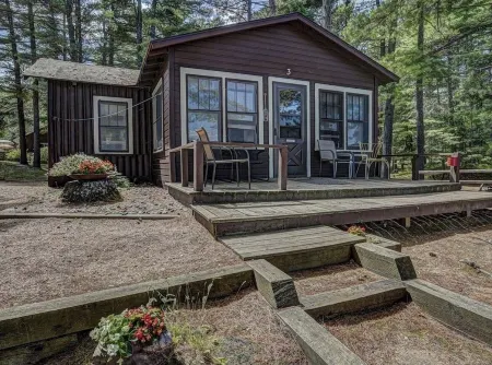 Lakefront two Bedroom Cabin With Private Dock