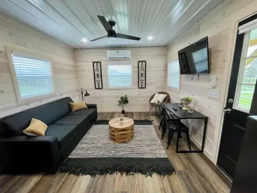 Koby-NEW tiny home with shared fishing pond