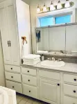 Beautiful home, historic property- downtown Nampa Hotels near Nampa Public Library