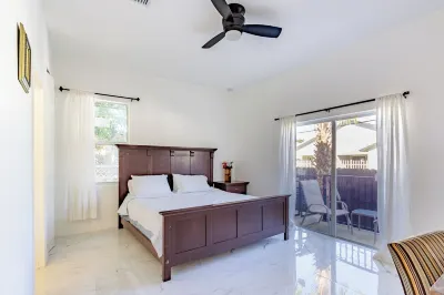 experience HollywoodGlamour an exquisite single level 4 bedroom Cruise terminal 주변 호텔