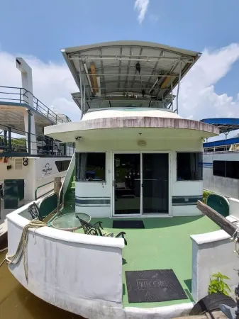 Summertime Bayou Houseboat Oasis: Fish, Hot tub, Kayak
