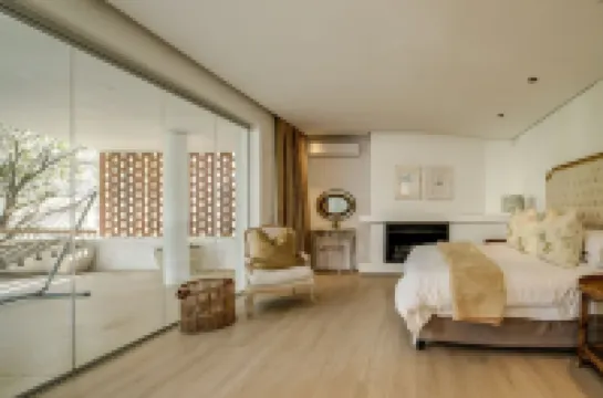 Six Bedroom Holiday Villa on Three Levels w Pool Silvertree