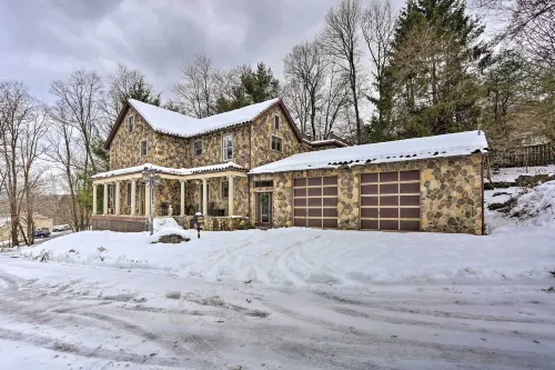 1 Mi to Lake Wallenpaupack Spacious Poconos Villa - Wifi