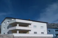 Apartment Villa Bijele Stijene - Two Bedroom Apartment with Terrace and Sea View Hotels in Karlobag