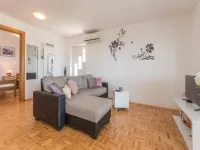 Apartments Lilly - Two Bedroom Apartment with Sea View and Terrace - Wifi