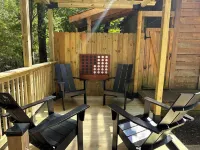 Romantic Cabin Hideaway — Outdoor Rain Shower, Soaking Tub & Fire Pit