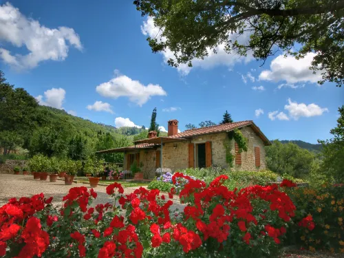 Farmhouse in Loro Ciuffenna with Pool & Garden