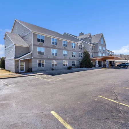 Duluth Inn & Suites Near Spirit Mountain