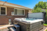 Family Retreat! Quiet - ☀By Denver & Mountains☀, Sleeps 10! Hotels in Wheat Ridge