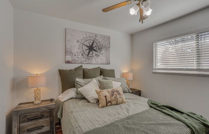 11 Mi to Burney Falls: Charming Home w/ Fireplace