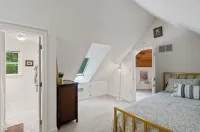 Large updated home with Game Room, Theater, hot tub and fire pit on Bryce Resort