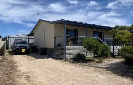 Melaleuca Retreat Marion Bay at the edge of Innes.