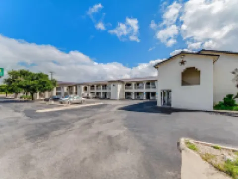 Quality Inn & Suites Junction Hotels in Junction