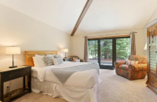 10 Tan Oak Home Features Private Hot Tub and BBQ on the Deck by RedAwning