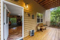 Fido Friendly Luxury Condo in Country Club setting With Amenities