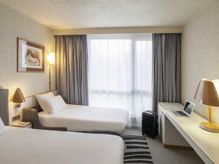 Novotel Valenciennes Отели в г. Рувиньи