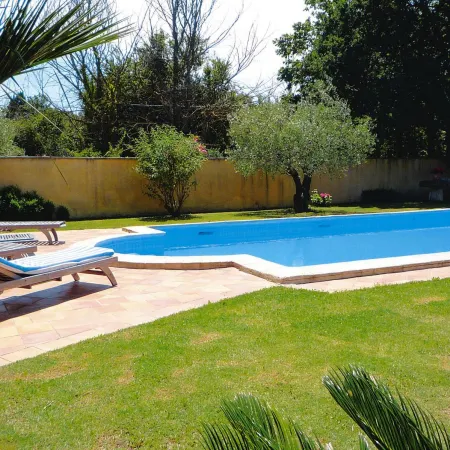 Cozy Noves Home with Pool Access