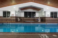 Holiday Inn Express O'NEILL by IHG - piscina