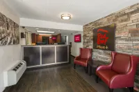 Red Roof Plus+ St Louis - Forest Park/ Hampton Ave - 2-Star