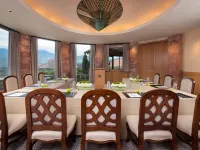 Garden of the Gods Resort & Club Hotels near Space Foundation