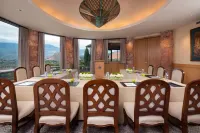 Garden of the Gods Resort & Club