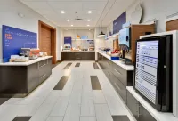 Holiday Inn Express & Suites FORT WORTH NORTH - NORTHLAKE by IHG - breakfast