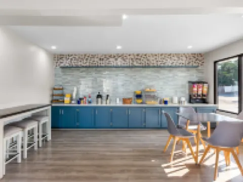 デイズ イン バイ ウィンダム エンタープライズ エンタープライズのホテル