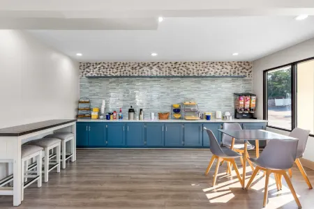 Days Inn by Wyndham Enterprise Отели в г. Энтерпрайз